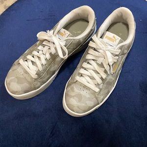 Puma sneakers women’s 10